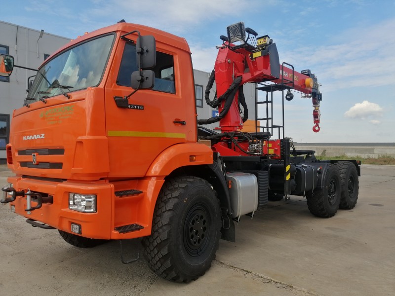 Автомобиль- тягач седельный  438242-02 на шасси КАМАЗ 43118-73094-50 с КМУ ИНМАН IT-150