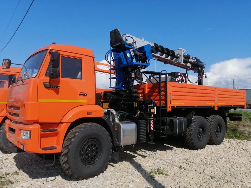 Автомобиль бортовой 438240-02 на шасси КАМАЗ 43118-73094-50 с КМУ-150 ГАКЗ